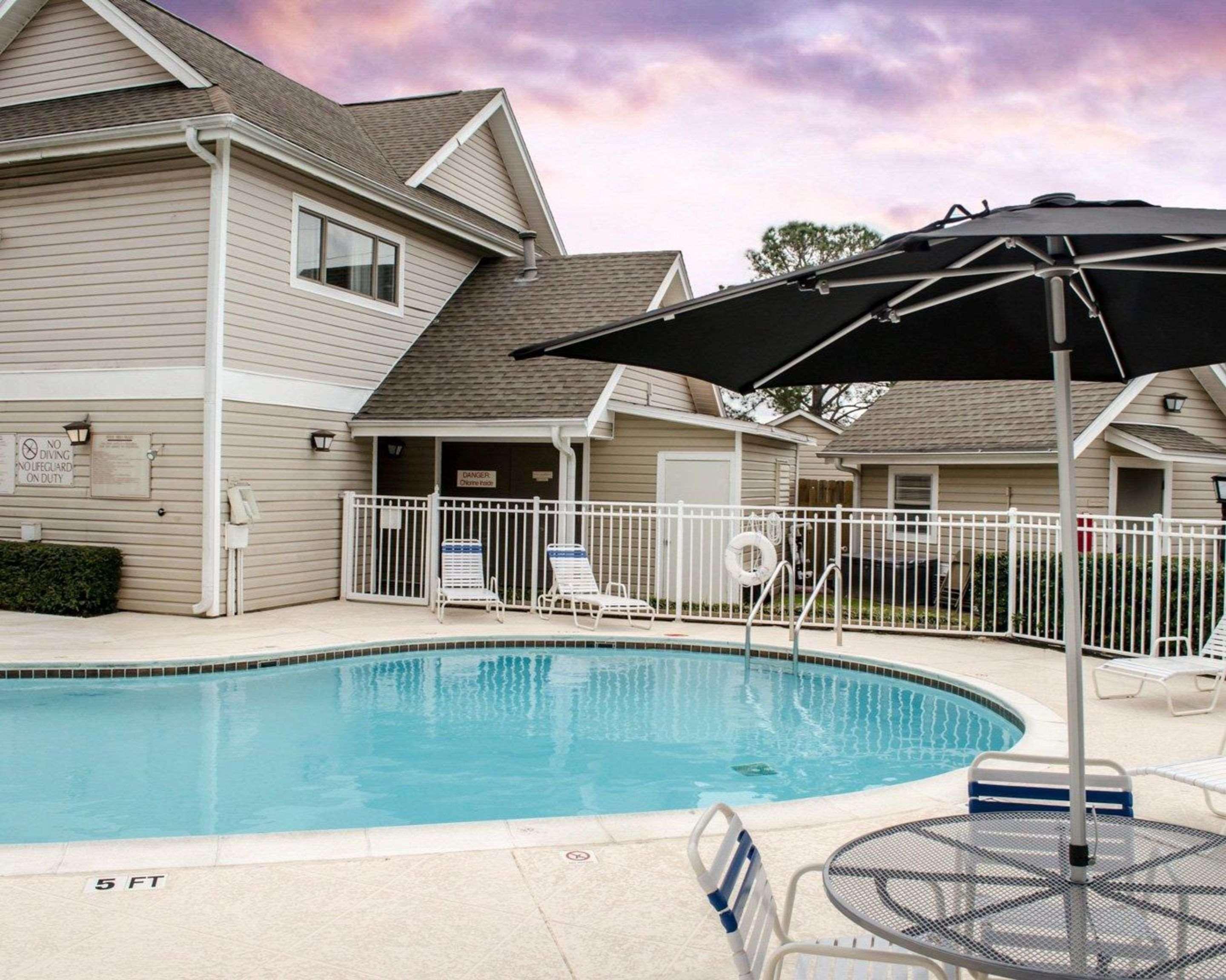 Mainstay Suites Pensacola Exterior foto